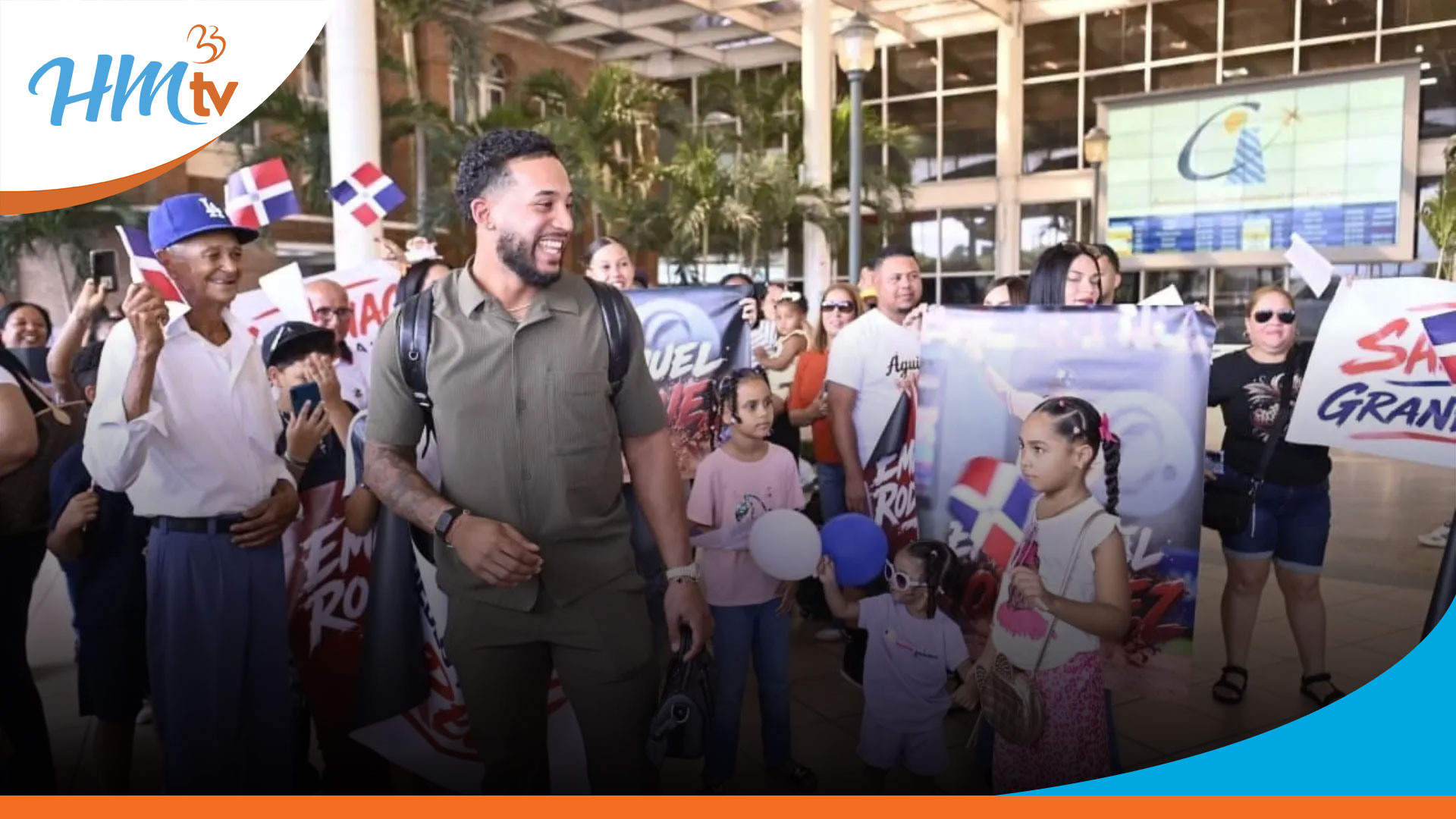 Emmanuel Rodríguez regresa a Santiago tras debutar con jonrón en MLB