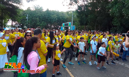 Marchan en Santiago por recaudación de fondos niños con cáncer