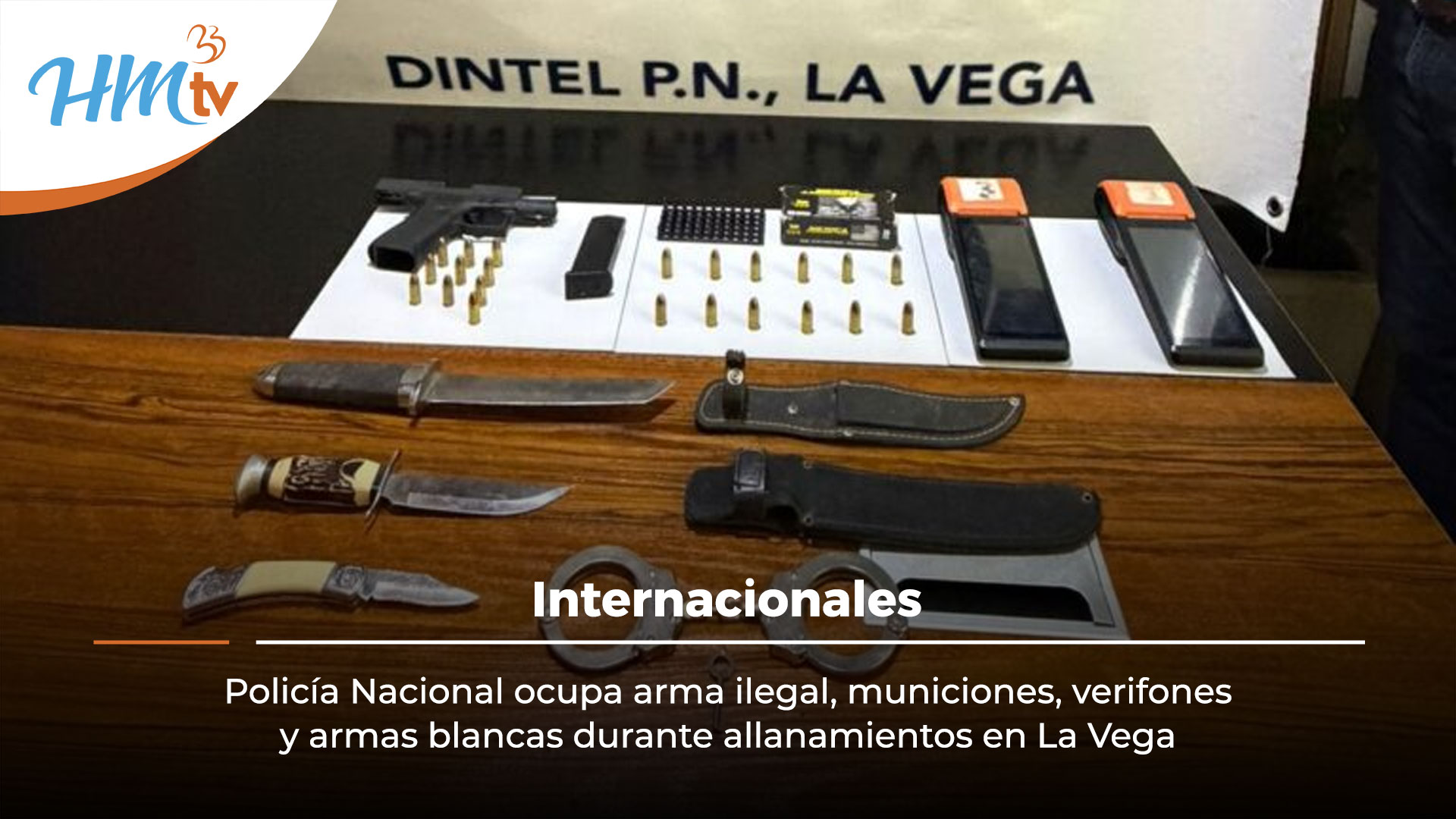 Policía Nacional ocupa arma ilegal, municiones, verifones y armas blancas durante allanamientos en La Vega