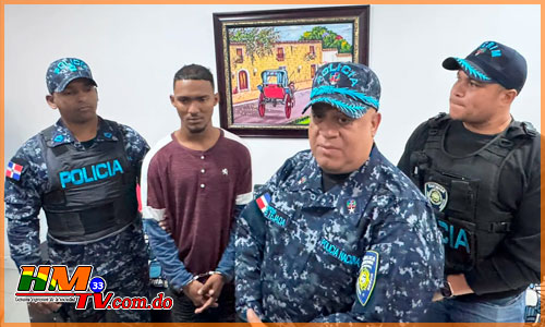 Tras labores seguimiento policial se entrega uno de los presuntos autores de arrebato captado en video viral en Santiago