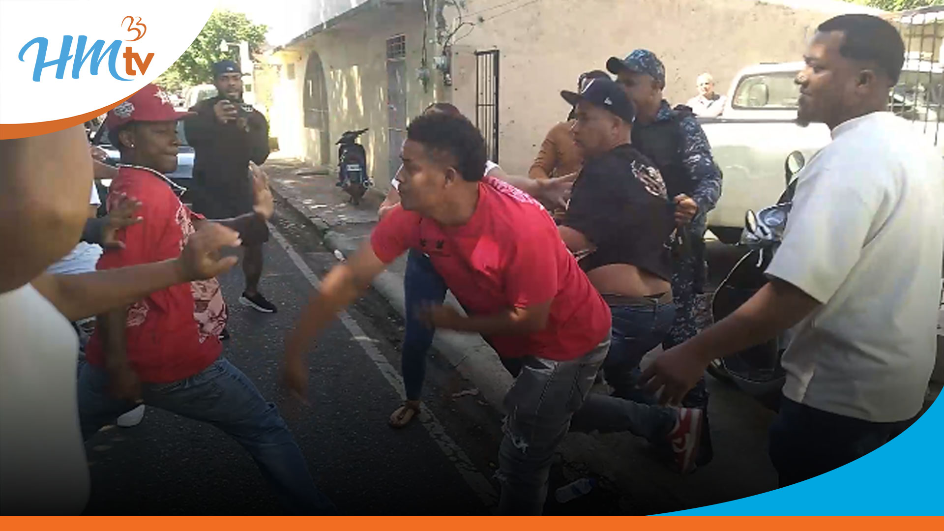 Trifulca frente a tribunal de La Vega durante reclamo por presunto abuso contra un menor