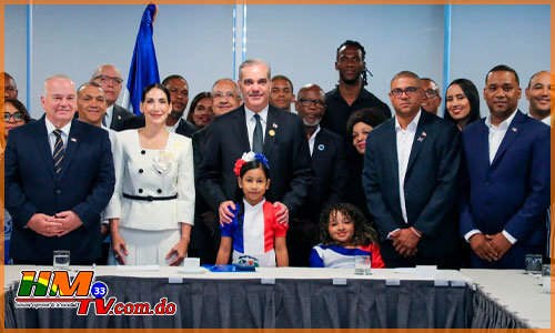 Abinader se reúne con la diáspora dominicana en Chile